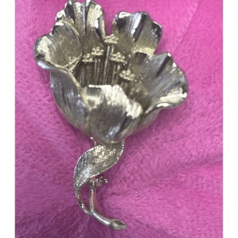 Vintage Lisner Flower Brooch Gold Tone Textured Floral Pin Signed Designer 2.25
